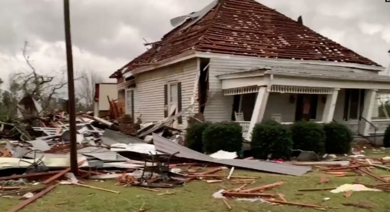 Al menos 23 muertos por tornado en Alabama