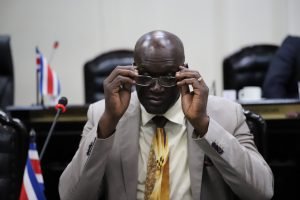 PAC dejaría atrás críticas a “conservadores e intolerantes” para llevar a Cruickshank a presidencia legislativa