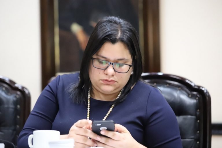 Paola Vega: Nada, absolutamente nada tiene que opinar una iglesia sobre el uso de un medicamento