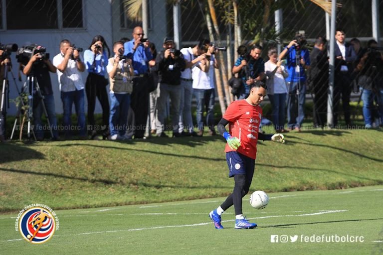 Guatemaltecos recibieron a Keylor Navas con emoción
