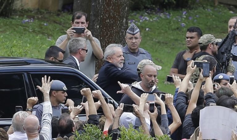 Lula da Silva sale de prisión para asistir a funeral de su nieto de 7 años