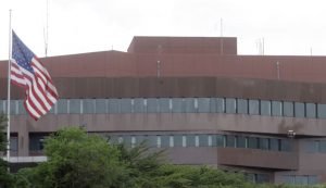 Personal diplomático de EE.UU. se retira completamente de Venezuela