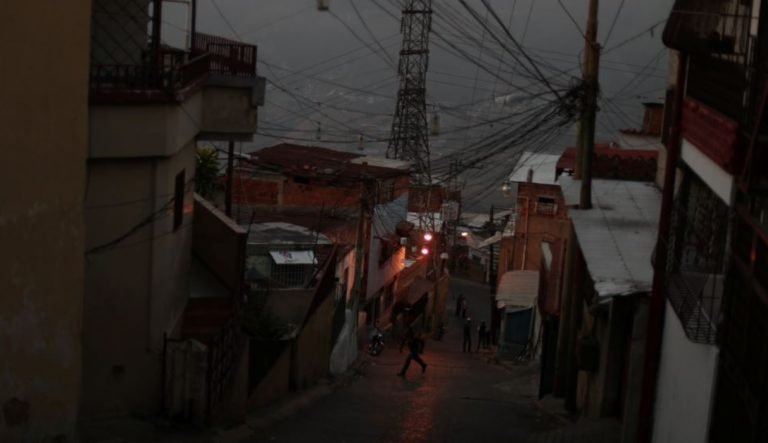 Venezuela: Tercer día sin luz, clases ni jornada laboral