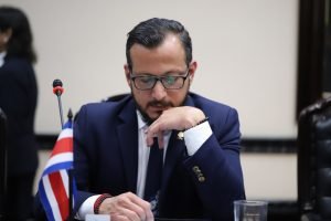 TSE abre investigación a Enrique Sánchez por contratos de Servicios Profesionales