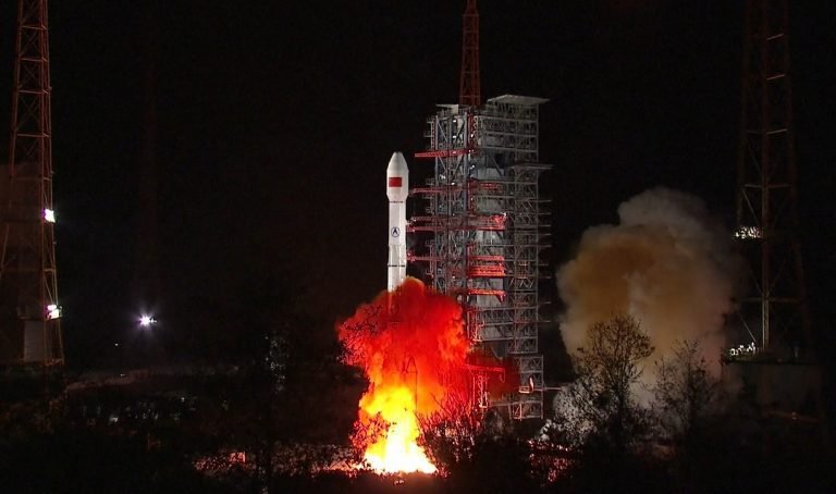 China lanza nuevo satélite de transmisión de datos