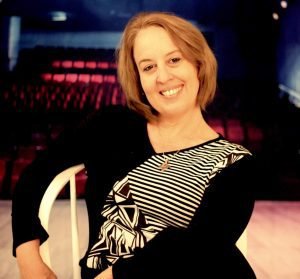 Presentan el libro “Las manos de Lady y otras astillas” de la cubana Nitsy Grau