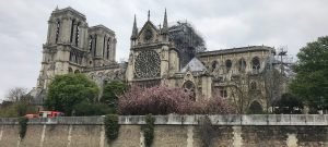 Obreros que trabajaban en restauración de Notre Dame reconocieron que fumaban en los andamios