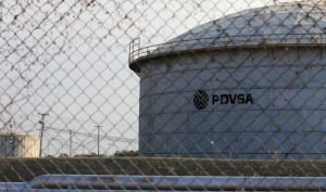 Entran en efecto sanciones petroleras de EE.UU. a Venezuela