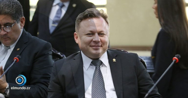 Dolanescu sale en defensa de las Obras del Espíritu Santo ante el ‘acoso del gobierno PAC’