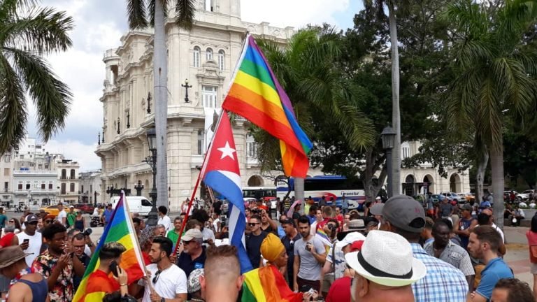 Gobierno cubano reprime marcha de la comunidad LGBTI y detiene a activistas