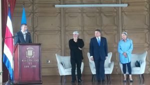 Presentan catálogo de la muestra de Jorge Jiménez Deredia