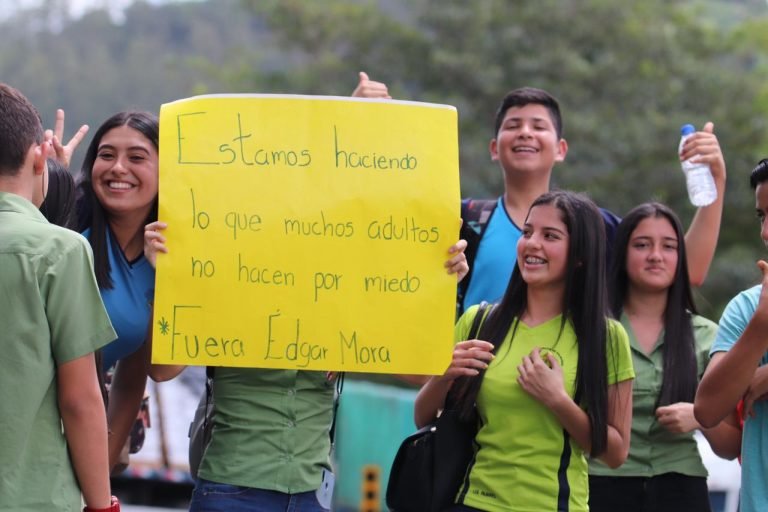 Triunfa huelga de estudiantes: Renuncia ministro de Educación