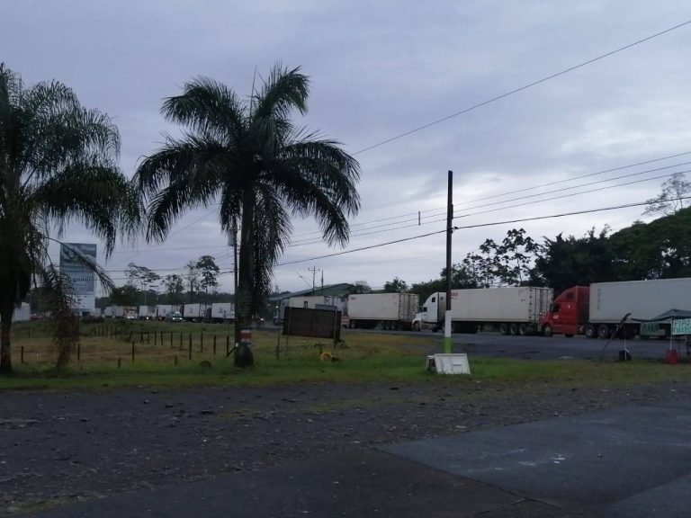 Sindicato de traileros llega a acuerdo con gobierno, sin embargo continúan los bloqueos