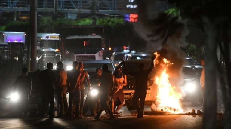 Crisis en Honduras se agudiza, protestas dejan al menos tres muertos