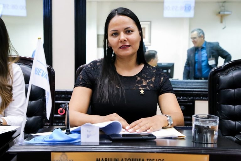 Más de 150 estudiantes habrían sido engañados por la UCR, denuncia Marulin Azofeifa