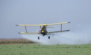 MAG permitirá que avionetas fumiguen más cerca de escuelas, ebais y centros de población, denuncia Fecon