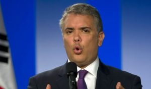 Expresidente colombiano Iván Duque advierte sobre riesgos a la estabilidad institucional en Costa Rica