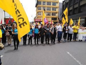 Estudiantes de secundaria, trabajadores municipales y del ICE se manifestaron este lunes en San José