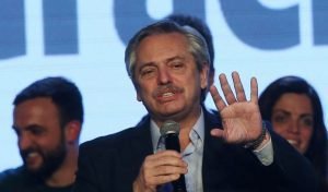 Fernández promete alinearse a México y Uruguay sobre Venezuela de ganar las elecciones
