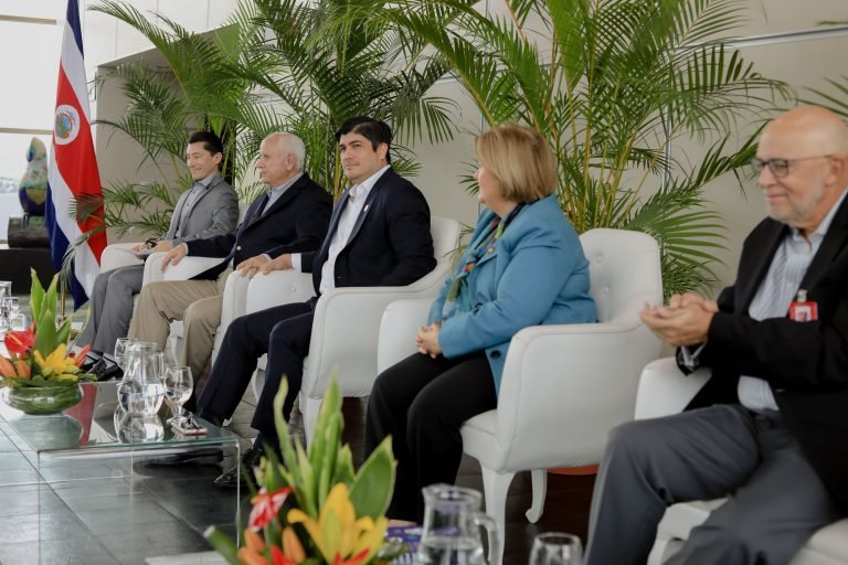 Modernizarán aeropuertos con inversión de más de ₡90 mil millones