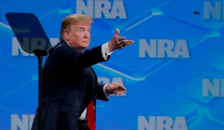 Trump: Opinión de la Asociación Nacional del Rifle debe ser “respetada”