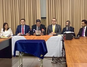 Diputados piden a Procuraduría investigar a presidente Carlos Alvarado