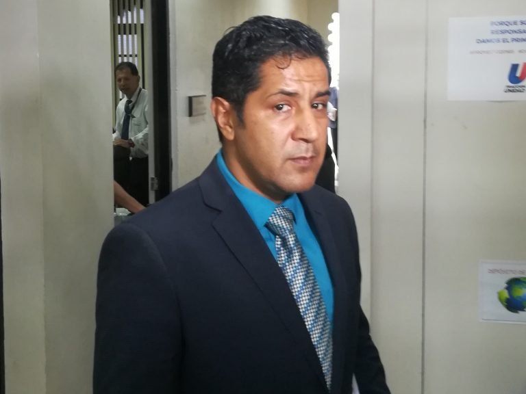 Viceministro de Hacienda renuncia tras cuestionamientos por deuda tributaria