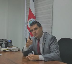 Contrabando de licor genera una evasión fiscal de $94 millones, señala Daniel Ulate