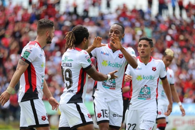 Mitad del Torneo de Apertura: Alajuelense sigue en la cima