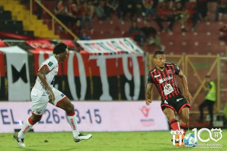 Luis Garrido se despide del Alajuelense