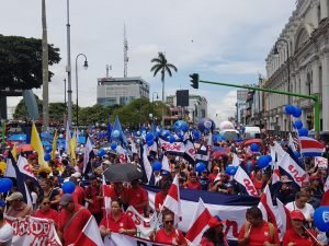 Uccaep: Ante huelgas inmorales se debe rebajar salario a manifestantes