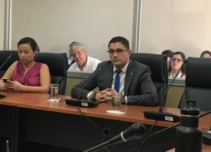 Ministro de Salud señala que proyecto de trazabilidad de licores busca proteger a la población