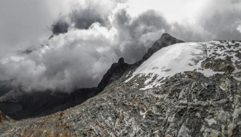 Científicos caminan hacia el último glaciar de Venezuela