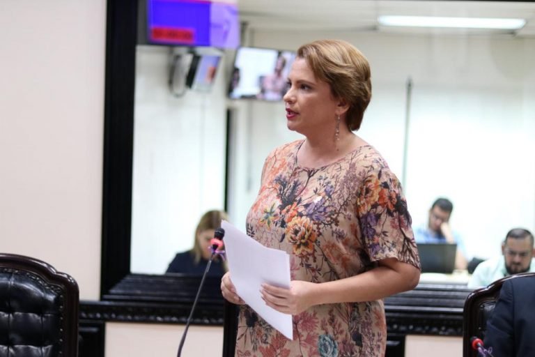 Alberto Salom ha actuado con insensatez e ineptitud, señala Carmen Chan