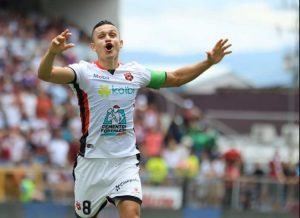 Alajuelense golea al Saprissa en la cueva