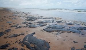 Brasil dice que crudo derramado en playas es de Venezuela