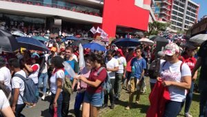 “No vamos a soltar la calle de Heredia hasta que Salom renuncie”, aseguran estudiantes de la UNA