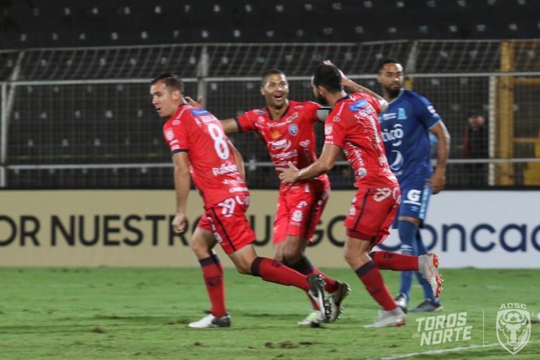 A pesar de quedar eliminado San Carlos marcó historia este jueves