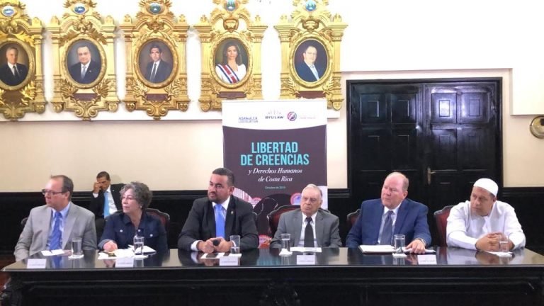 Líderes religiosos se reúnen en el Congreso para “demostrar” buenas relaciones a pesar de diferencias doctrinales