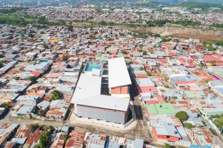 Escuela de La Carpio gana premio internacional por su diseño