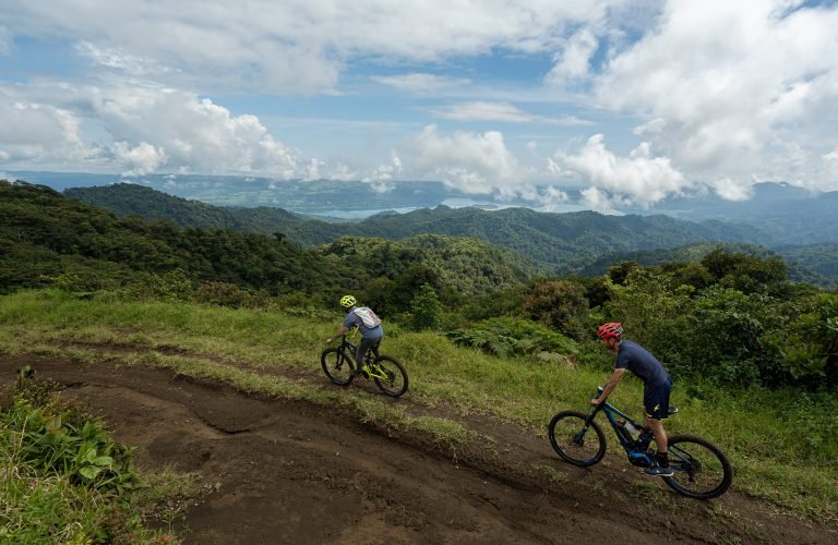 Monteverde es el escenario del primer tour de aventura en bicicletas eléctricas de montaña