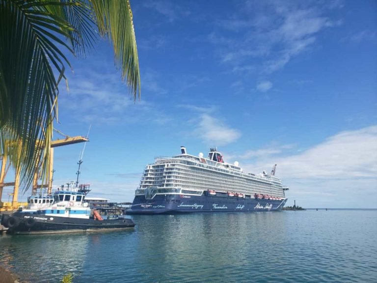 Crucero alemán arribó por primera vez en Limón