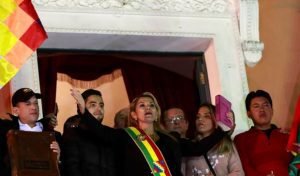 EE.UU. y otros países reconocen a presidenta interina de Bolivia