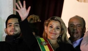 Presidenta interina de Bolivia promete nuevas elecciones