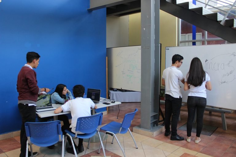 Estudiantes costarricenses crean aplicación que busca disminuir la deserción estudiantil