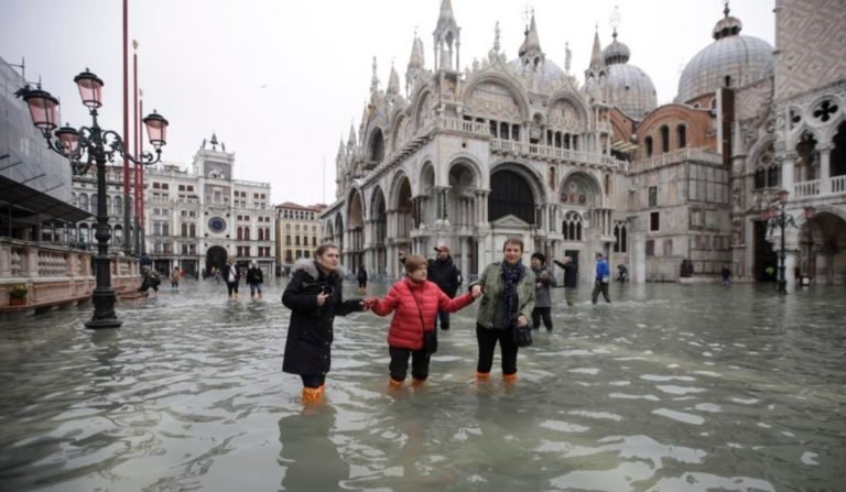 Venecia “de rodillas” en segunda peor inundación en su historia