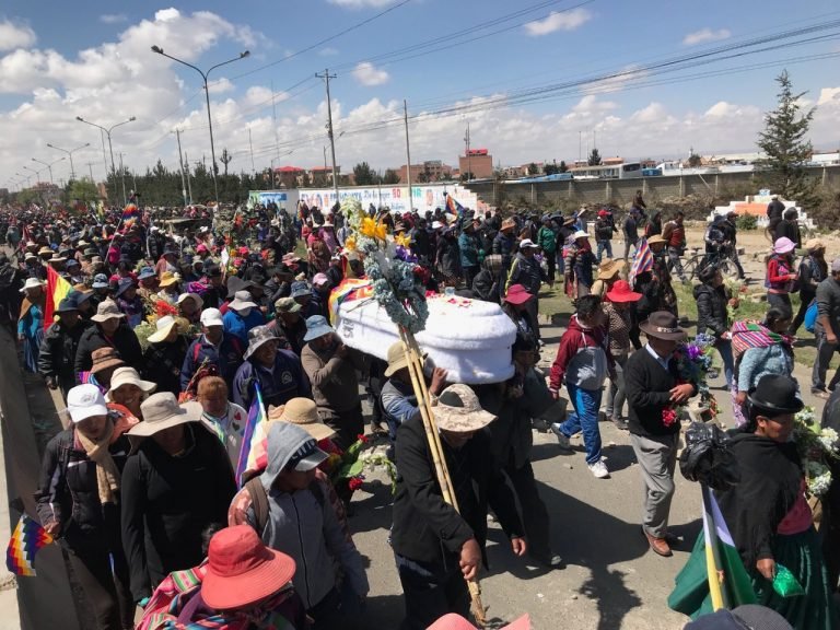 Miles de indígenas bolivianos marchan para pedir justicia por masacres en Sacaba y Senkata