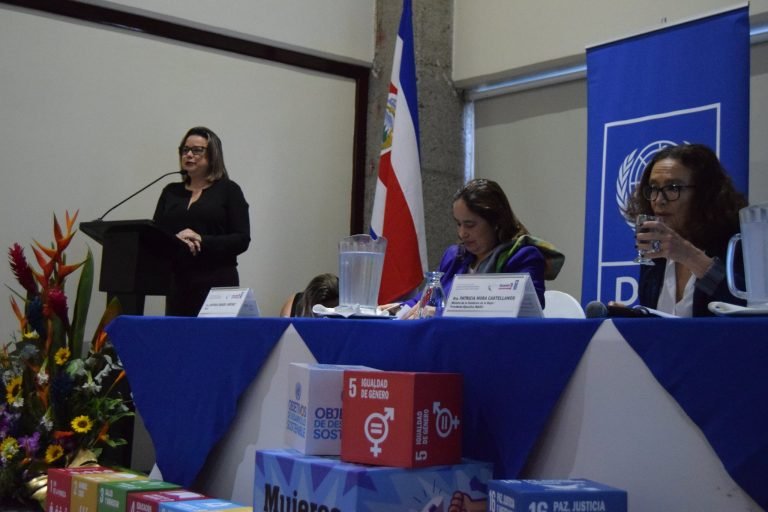 Candidatas en elecciones municipales participan en encuentro sobre violencia contra mujeres en política