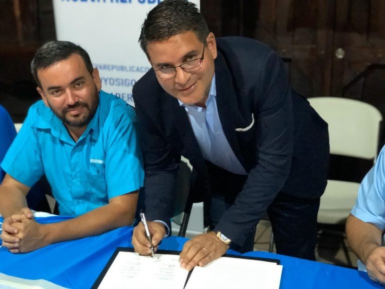 Candidatos a alcaldes de Nueva República en Heredia firman carta de entendimiento por bienestar de cantones