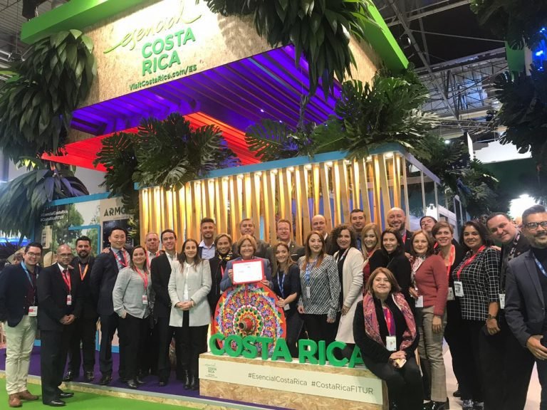 Costa Rica recibe premio al mejor stand en feria turística española